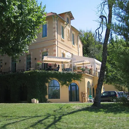 Апартаменты Cozy With Swimming Pool Terrace Garden Parking Монбрен-ле-Бен